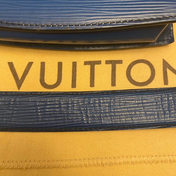 Louis Vuitton Epi Tilsitt Bum Bag - Picture 13 of 15